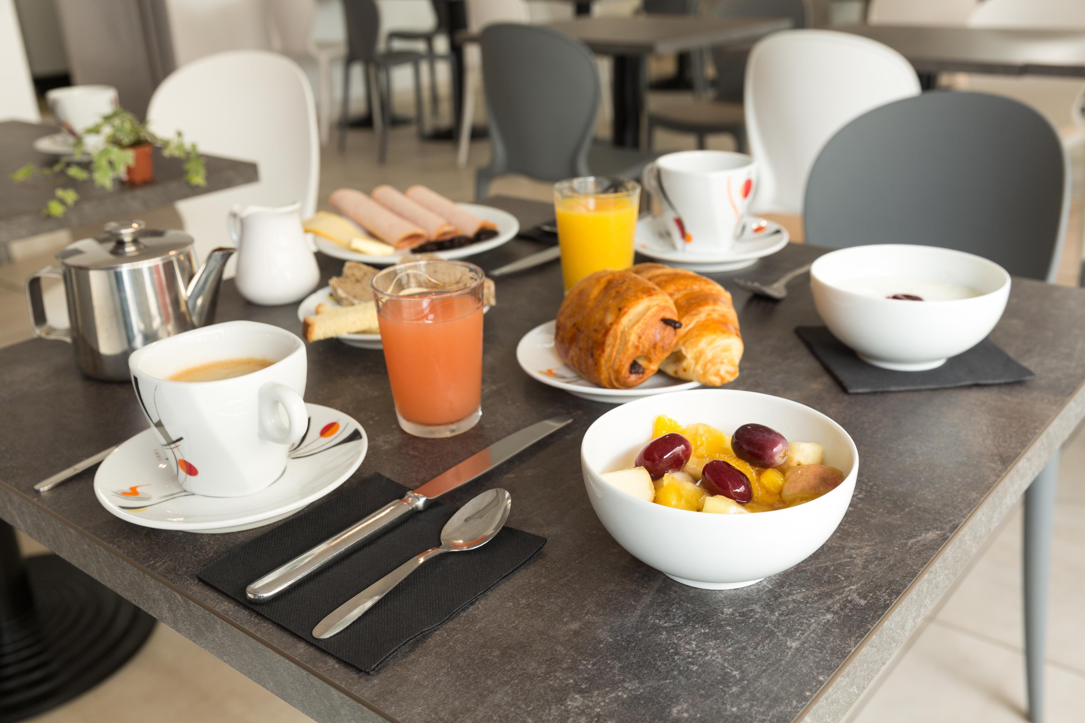 Brit Hotel Confort Nevers Centre Gare Zewnętrze zdjęcie