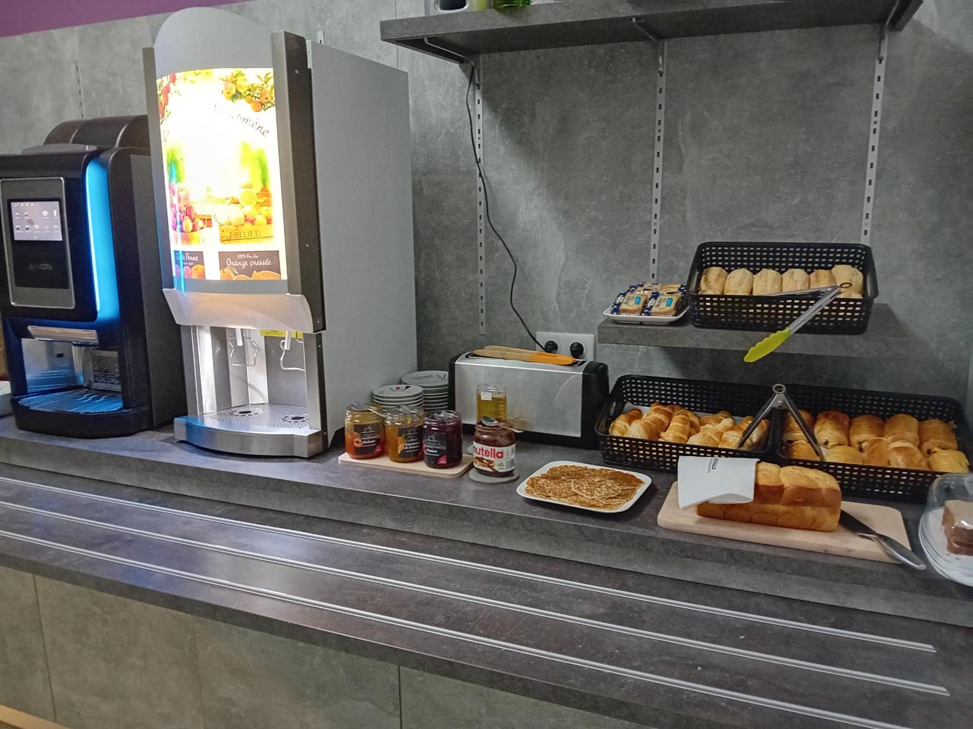 Brit Hotel Confort Nevers Centre Gare Zewnętrze zdjęcie